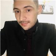 Profesor de Educación básica primaria imparte clases de apoyo